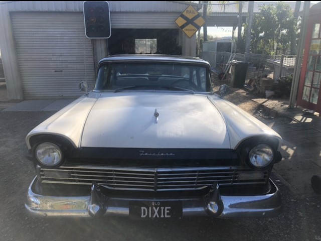 1957 FORD FAIRLANE SEDAN