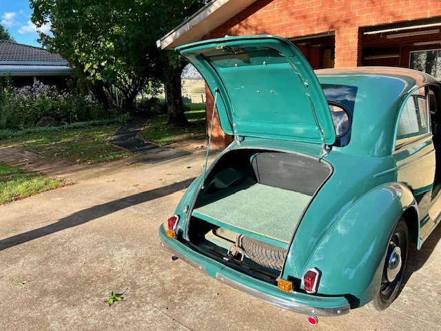 1949 MORRIS MINOR 2D SEDAN 