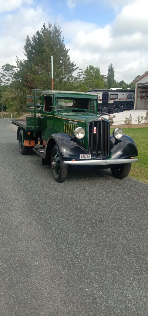 1935 REO SPEEDWAGON TRAY TRUCK