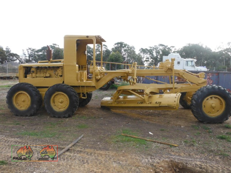 Caterpillar 12 Road Grader
