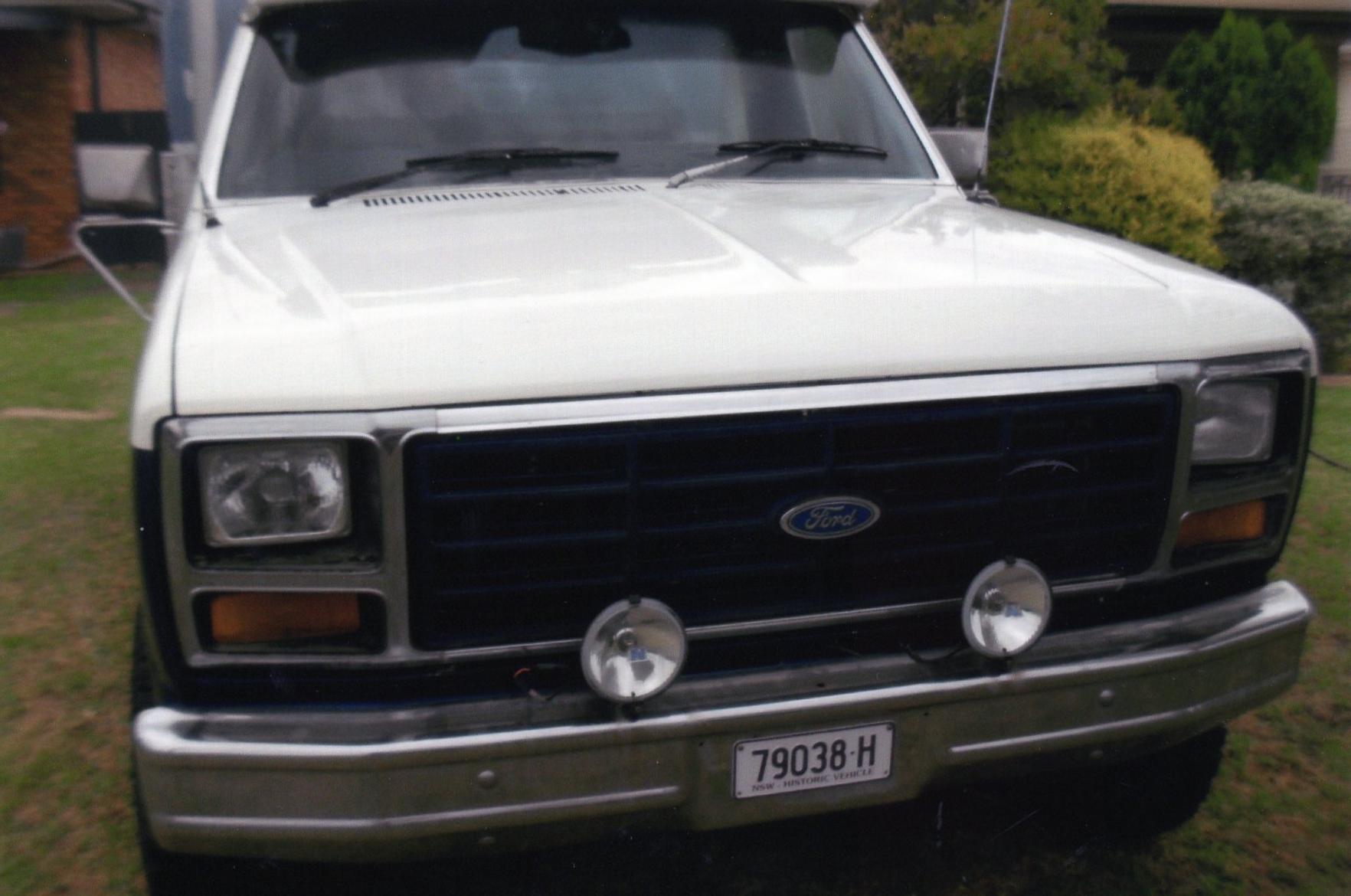 1984 FORD F250 UTILITY