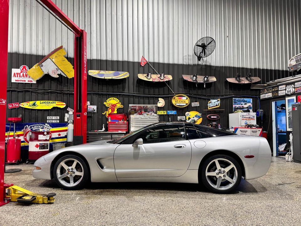 1997 CHEVROLET CORVETTE C5 6 SP MANUAL COUPE