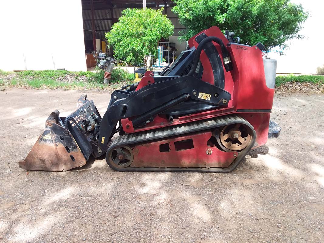 Toro TX1000 Mini Loader with 4 in 1