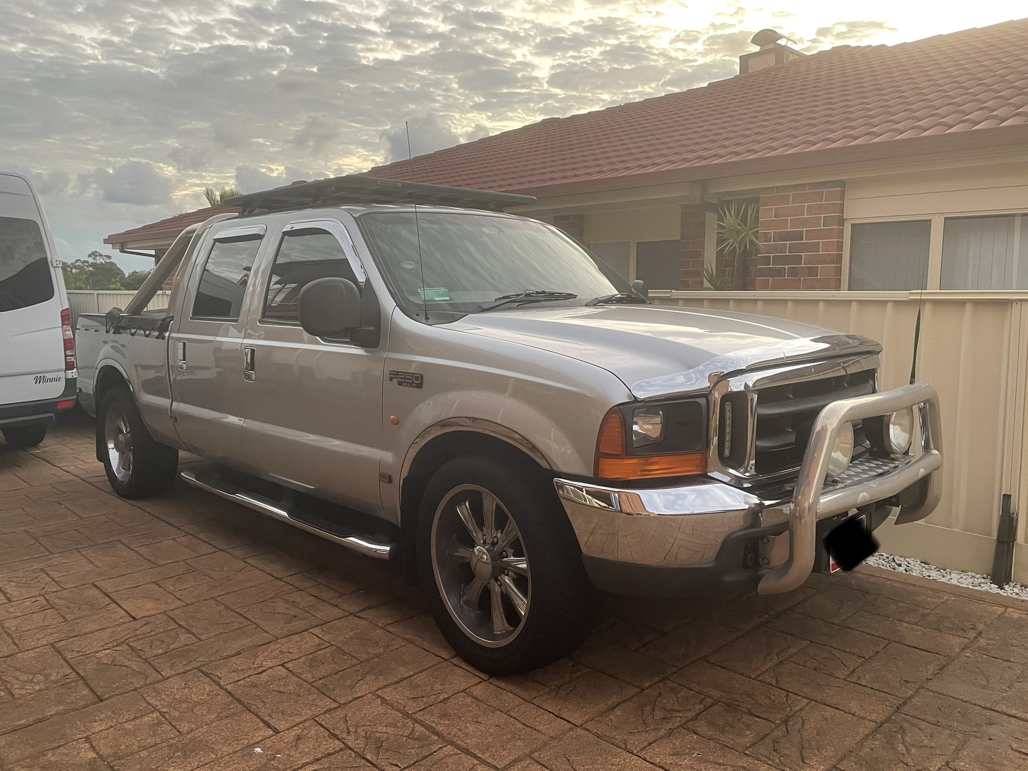 2006 FORD F250 RN XLT CREW CAB P/UP