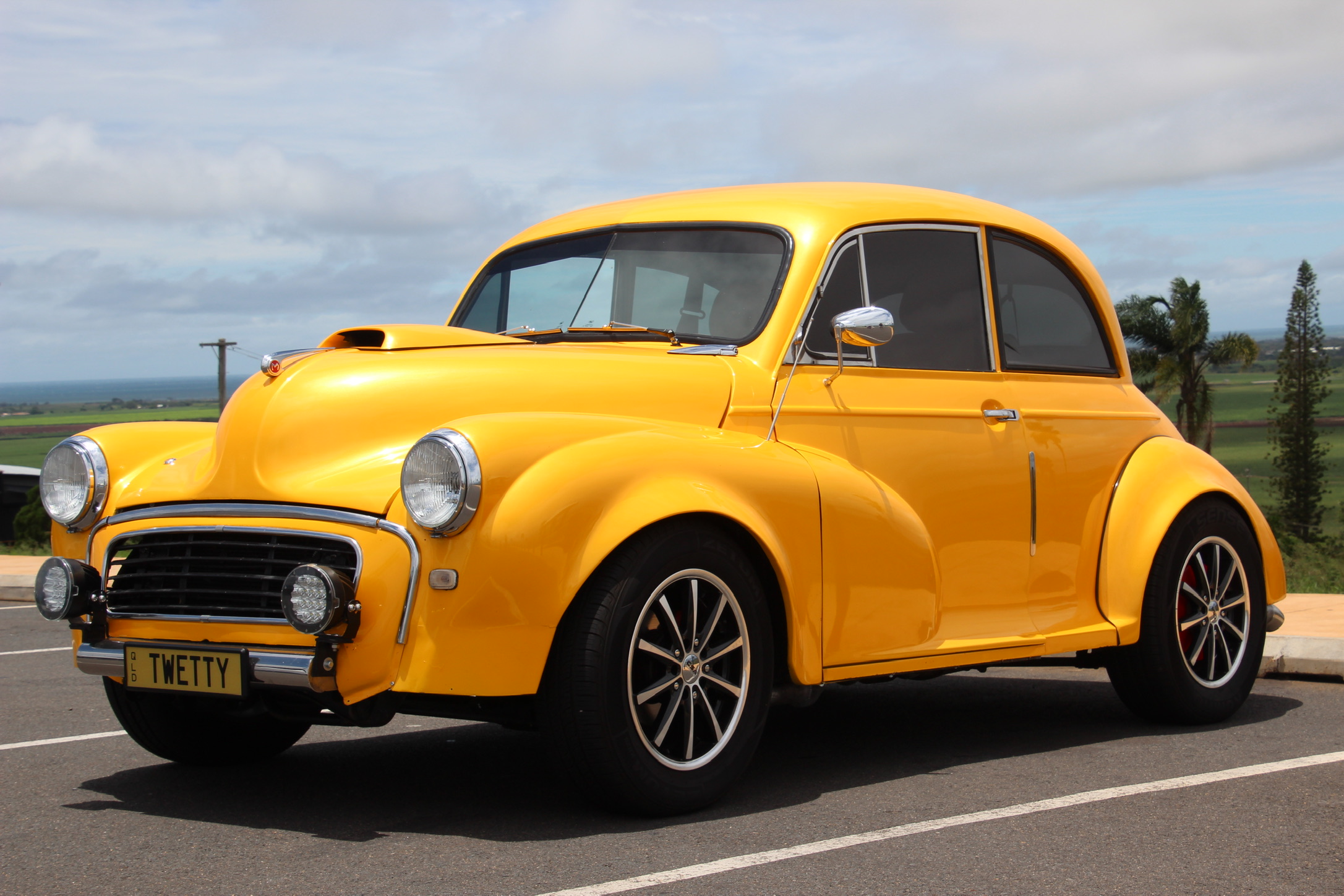 1954 MORRIS MINOR SERIES II SEDAN 