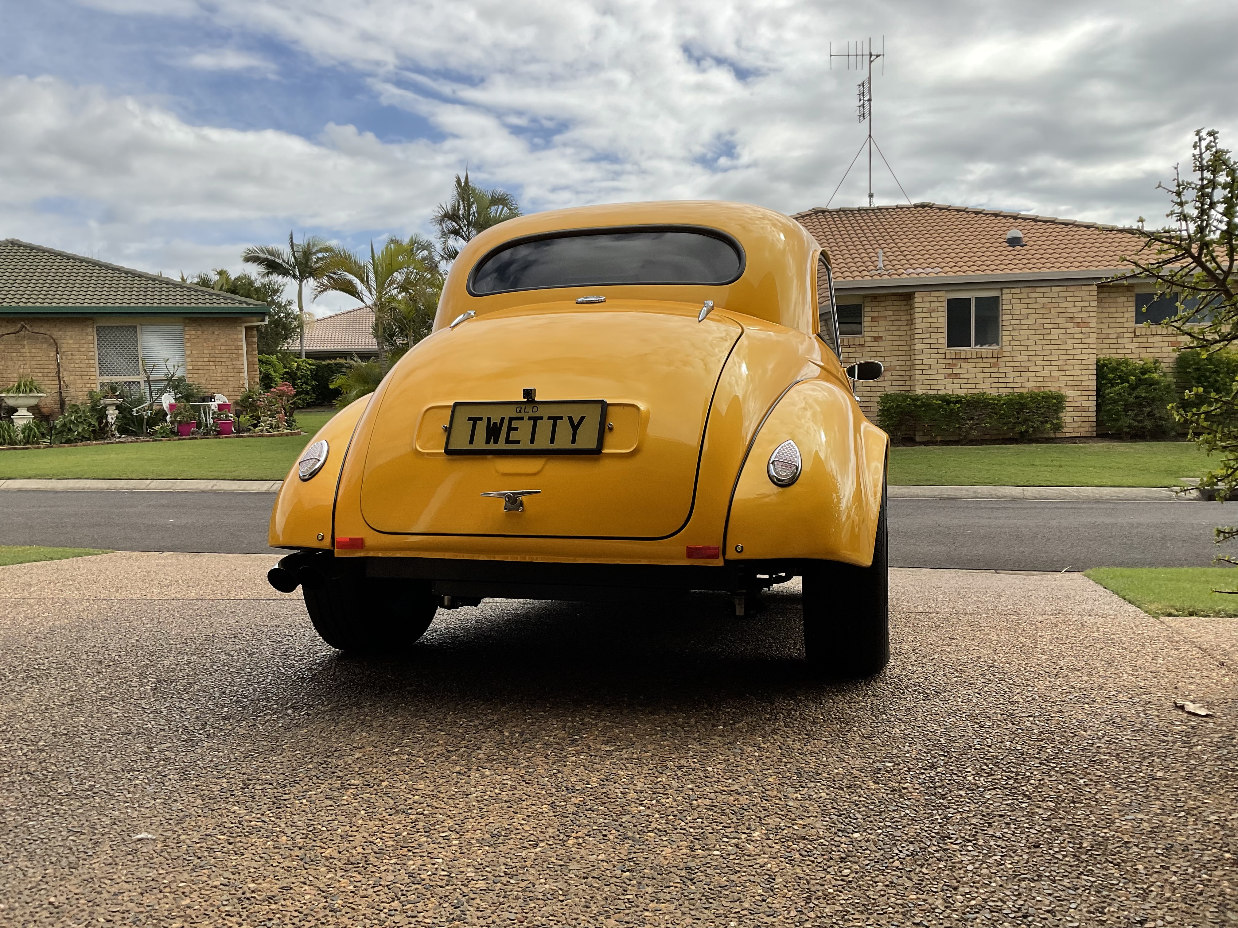 1954 MORRIS MINOR SERIES II SEDAN