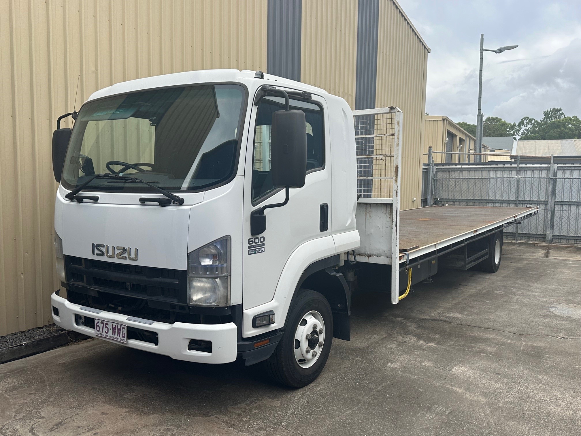 2015 ISUZU FRR 600 MEDIUM TRAY TRUCK