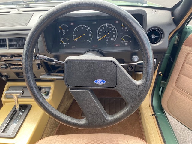 1982 FORD FAIRMONT XE GHIA SEDAN 