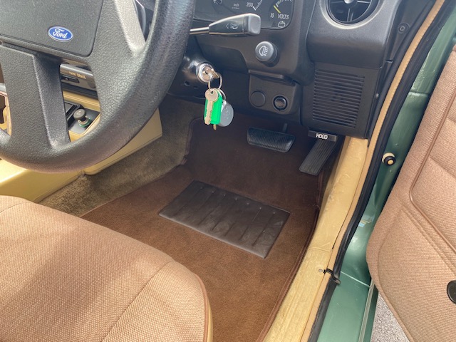 1982 FORD FAIRMONT XE GHIA SEDAN 