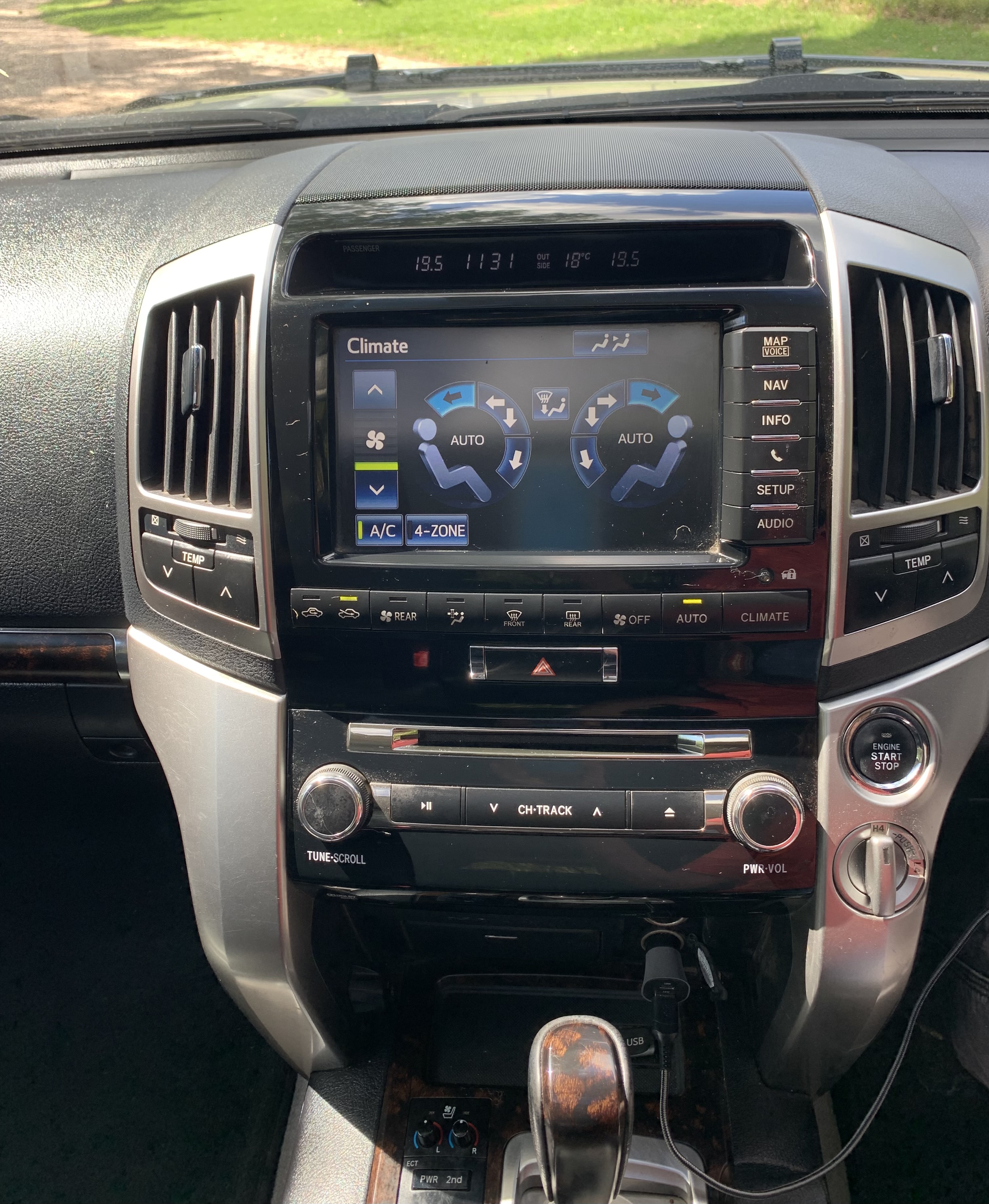 2015 TOYOTA LANDCRUISER VDJ200R MY13 SAHARA (4x4) 6 SP AUTOMATIC 4D WAGON 