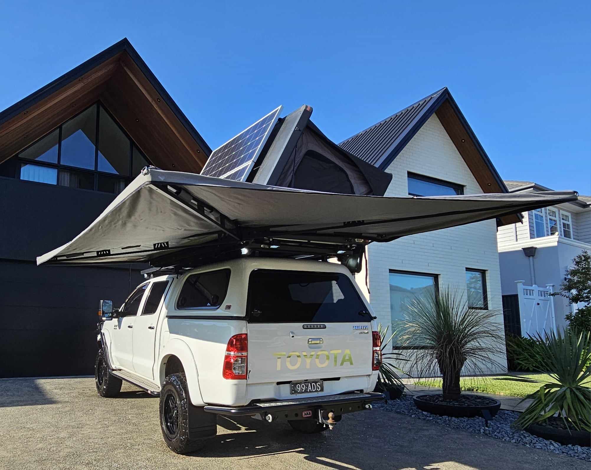 2015 TOYOTA HILUX GGN15R MY14 SR5 5 SP AUTOMATIC DUAL CAB P/UP