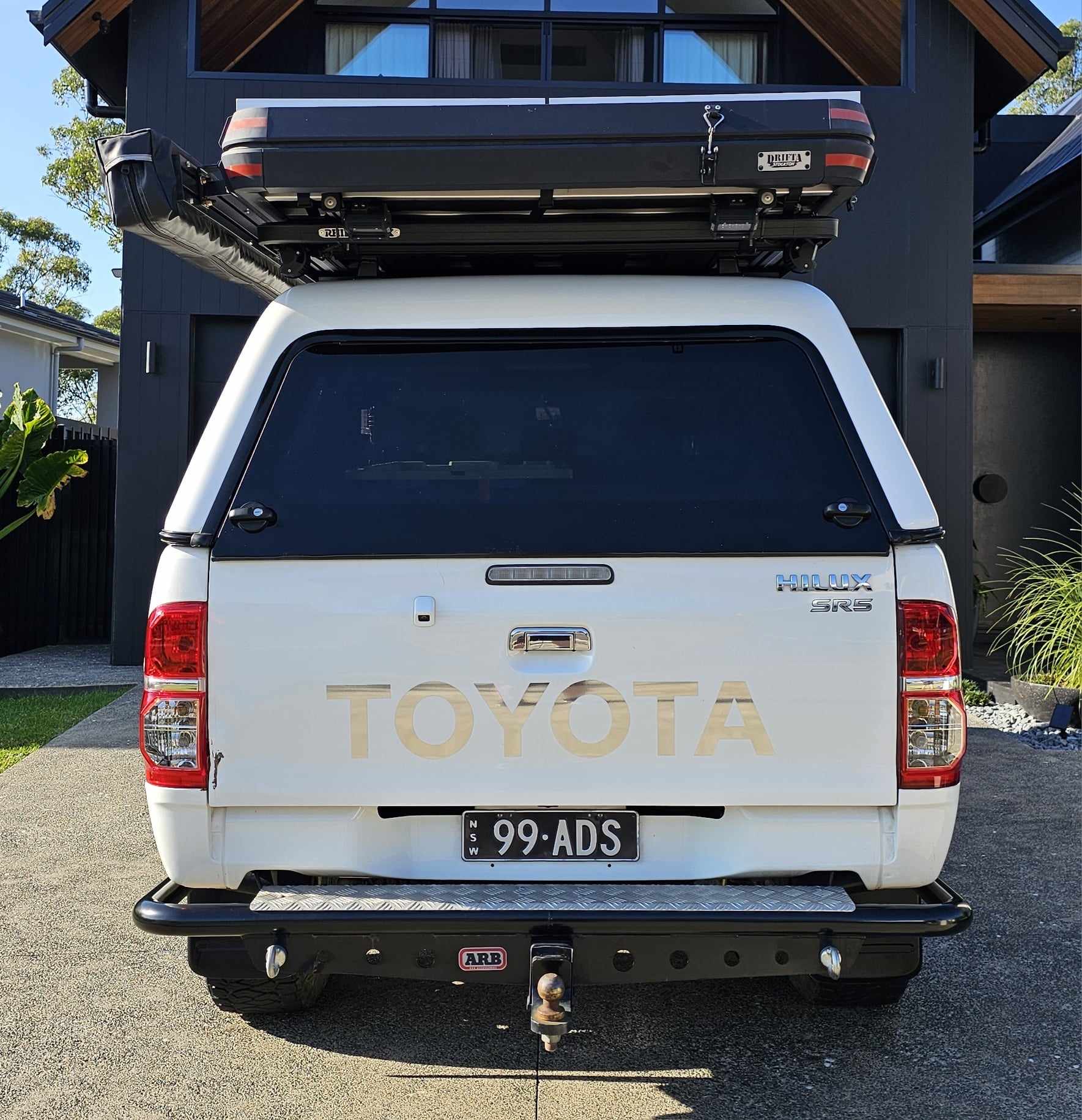 2015 TOYOTA HILUX GGN15R MY14 SR5 5 SP AUTOMATIC DUAL CAB P/UP