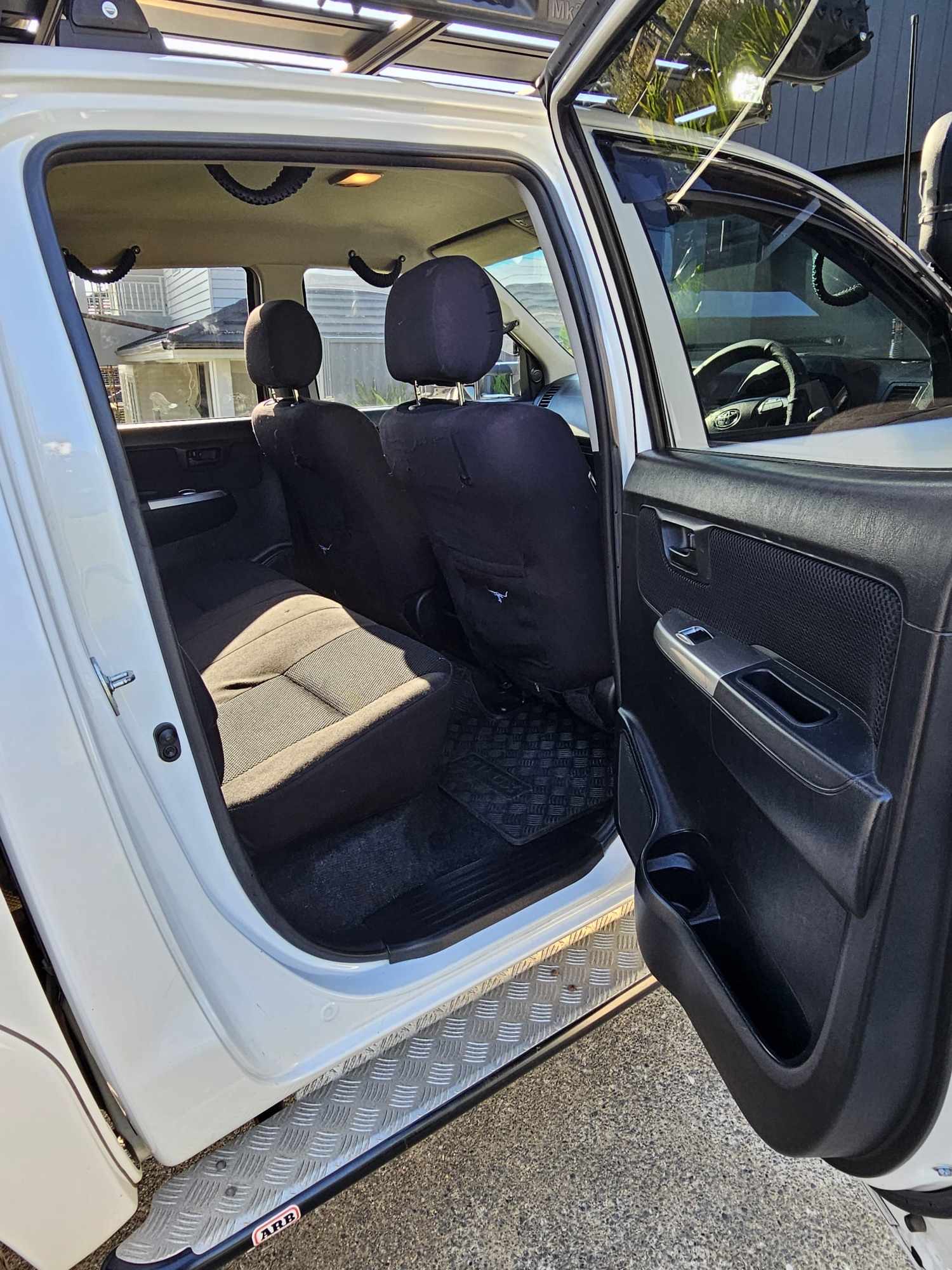 2015 TOYOTA HILUX GGN15R MY14 SR5 5 SP AUTOMATIC DUAL CAB P/UP