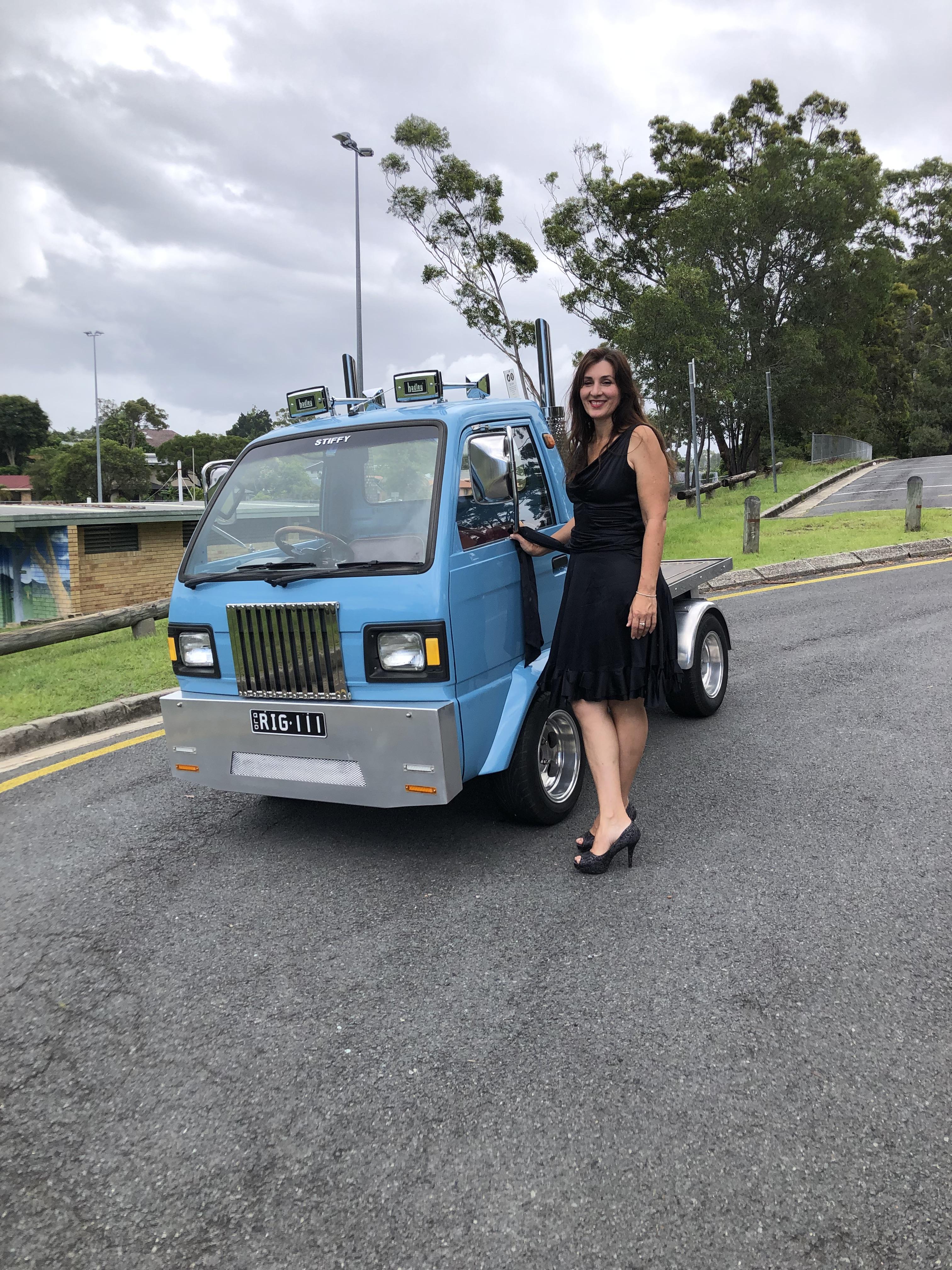 1986 ICV CUSTOM MINI TRAY TRUCK