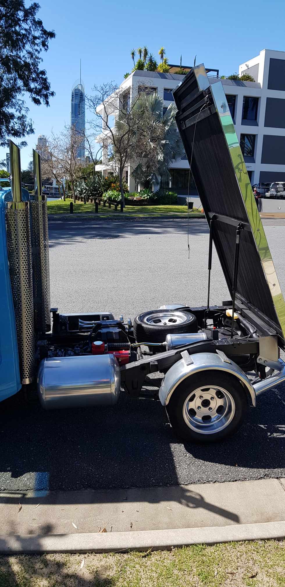1986 ICV CUSTOM MINI TRAY TRUCK