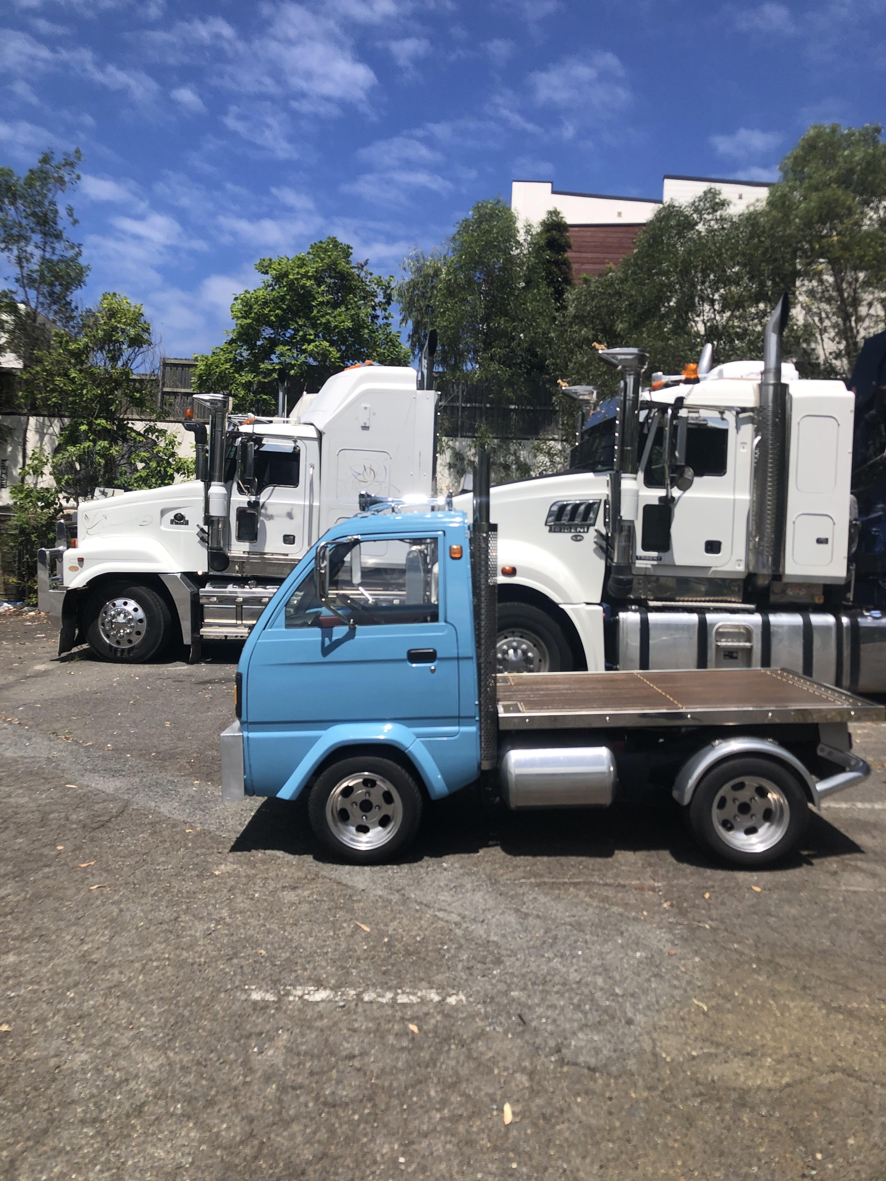 1986 ICV CUSTOM MINI TRAY TRUCK