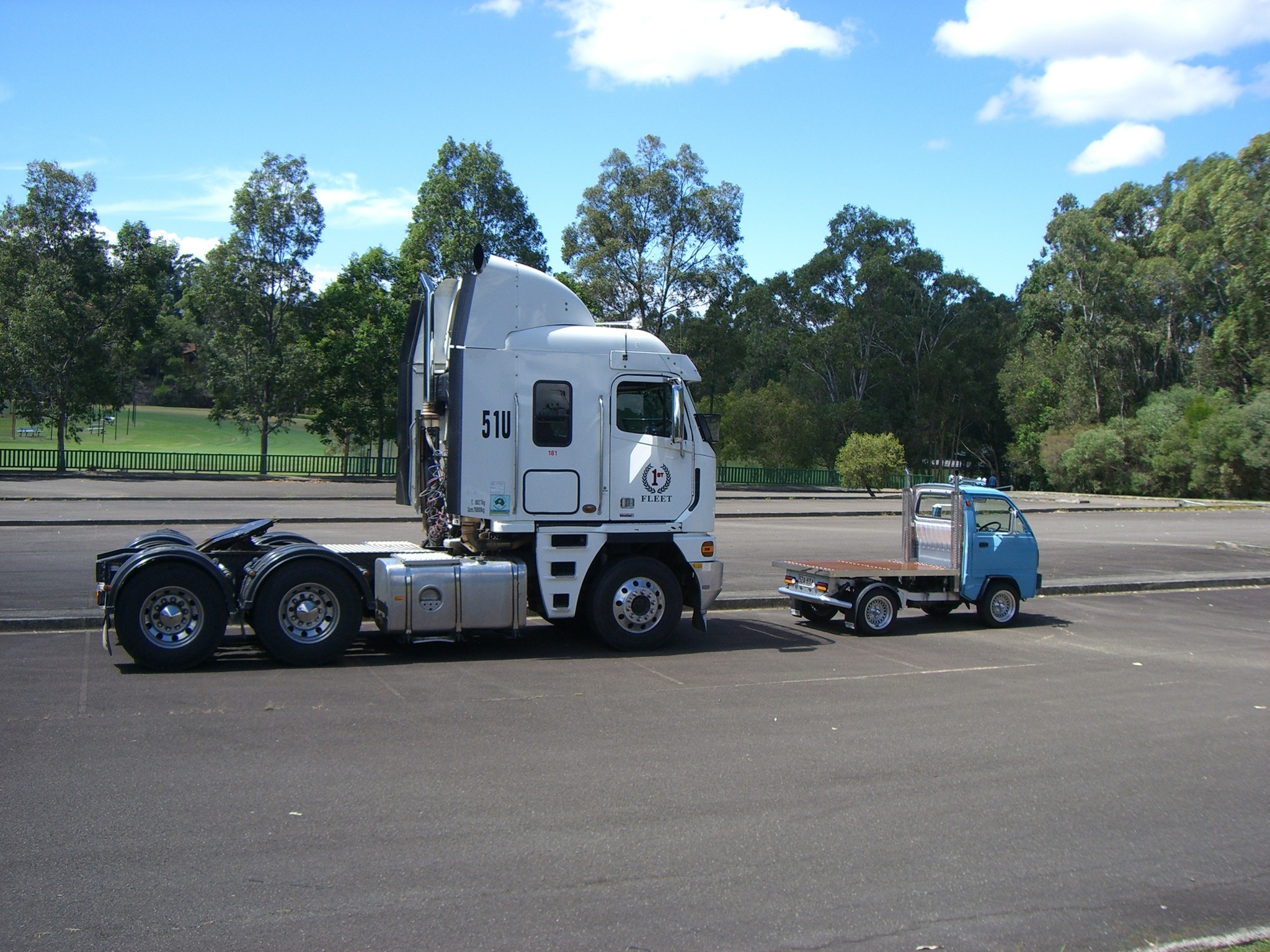 1986 ICV CUSTOM MINI TRAY TRUCK