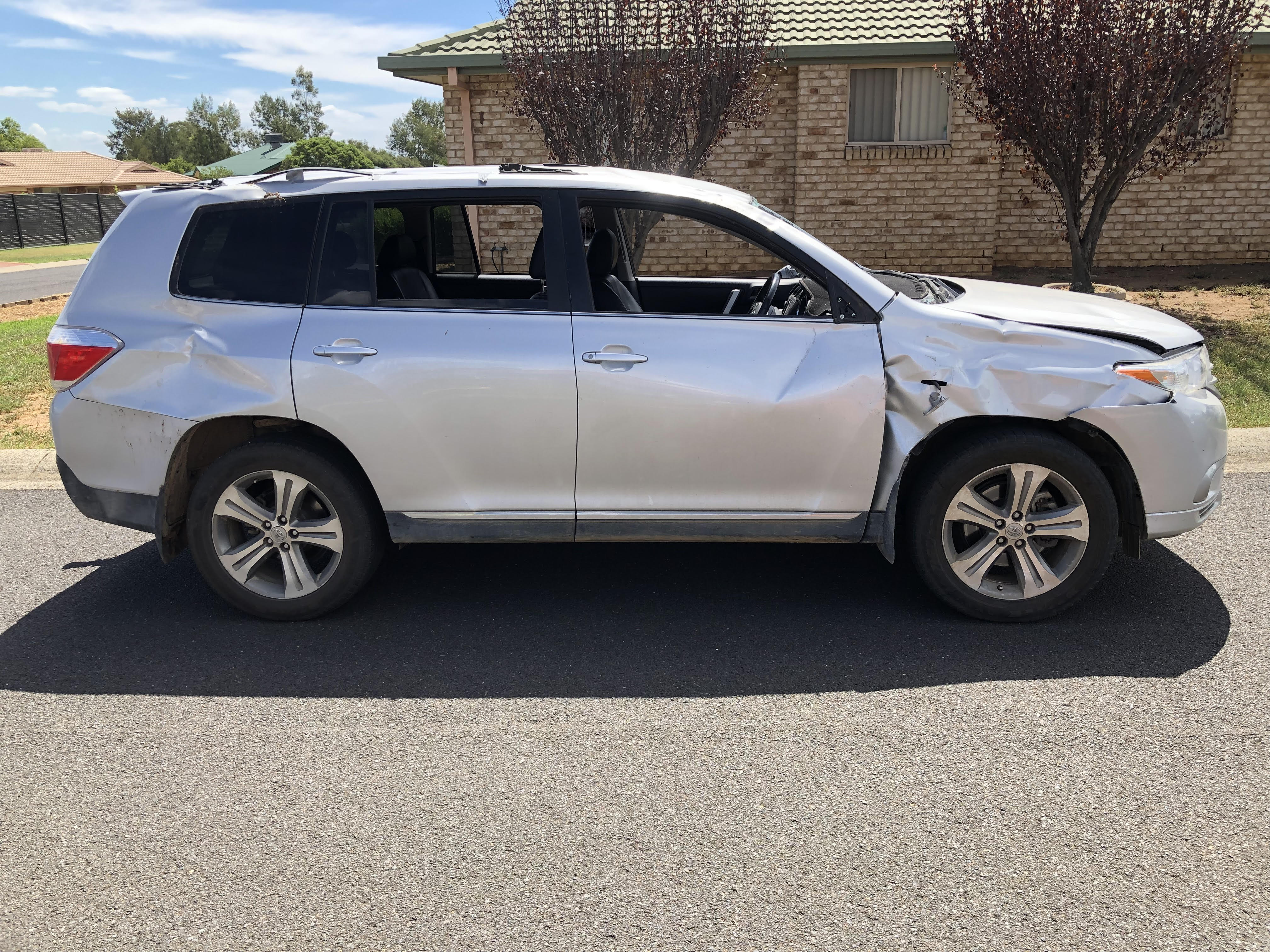 2013 TOYOTA KLUGER WAGON