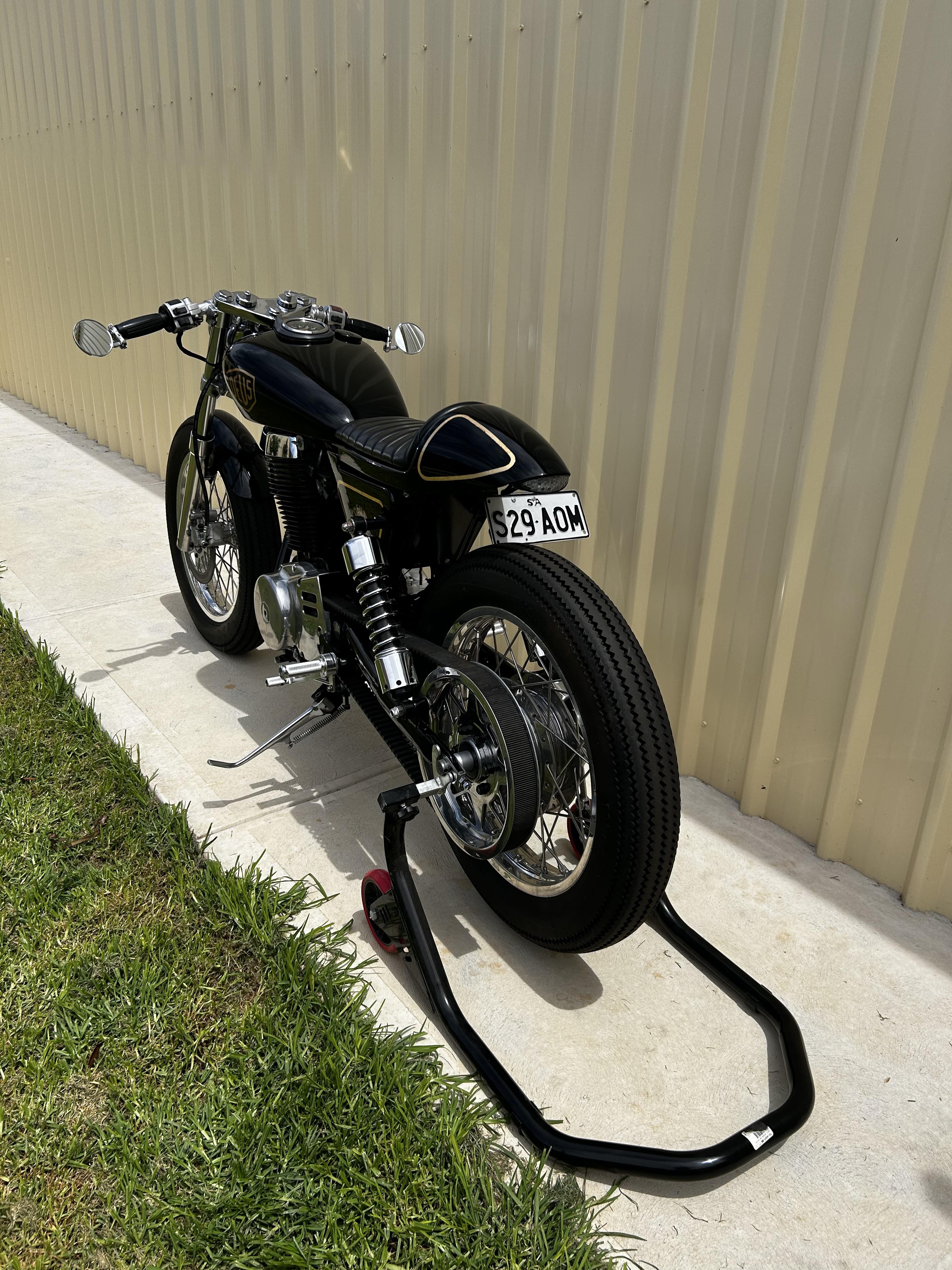 1986 SUZUKI 650CC CAFE 