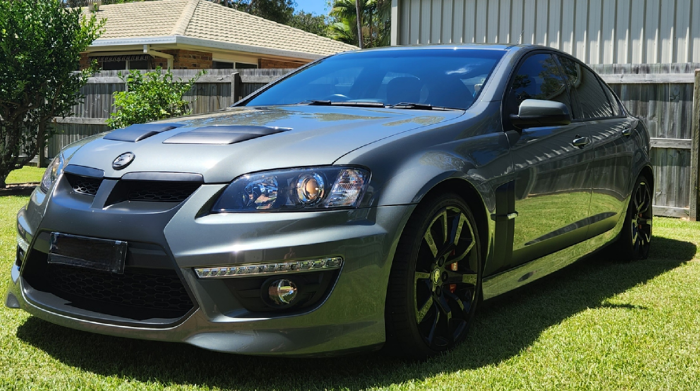 2011 HSV CLUBSPORT R8 BLACK EDITION
