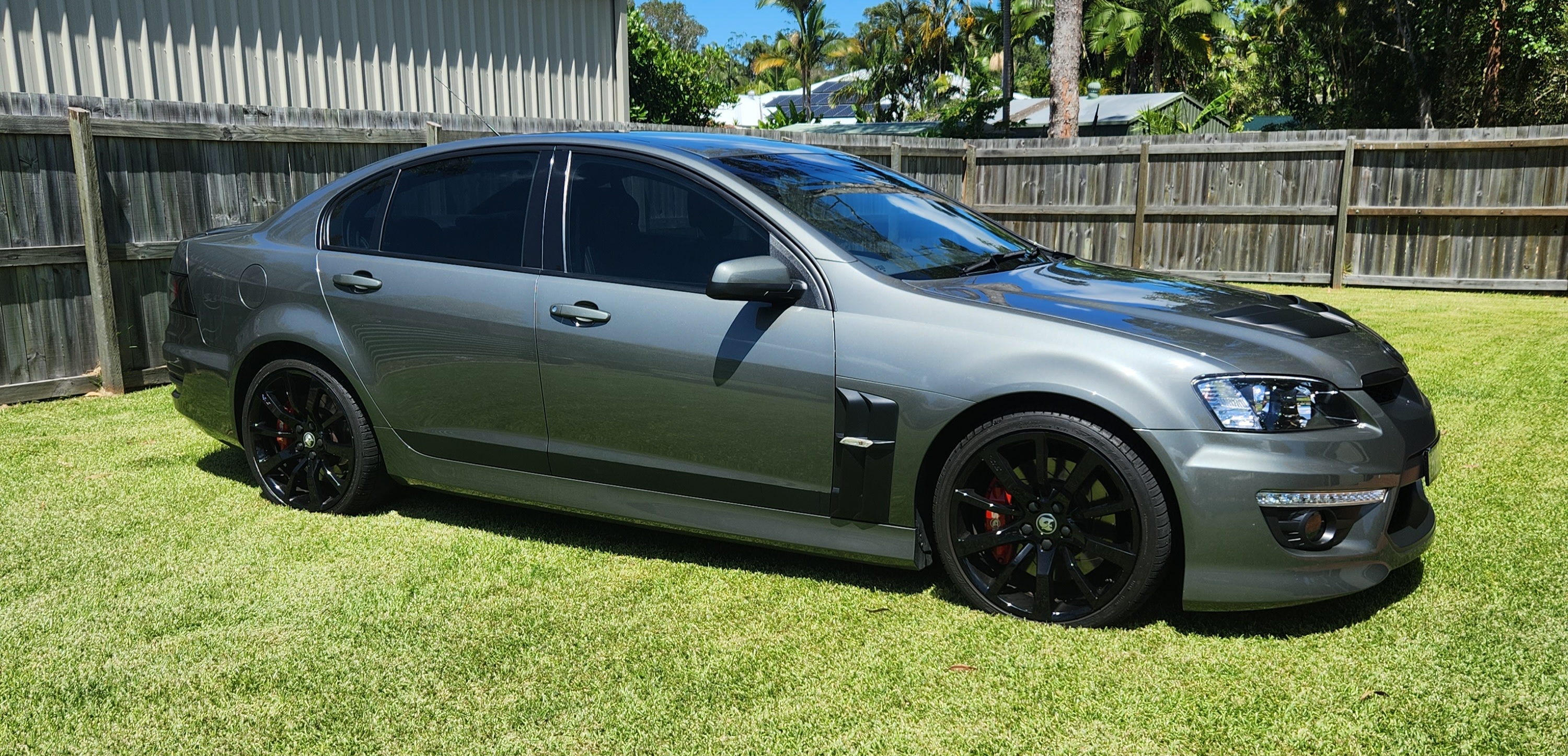 2011 HSV CLUBSPORT R8 BLACK EDITION