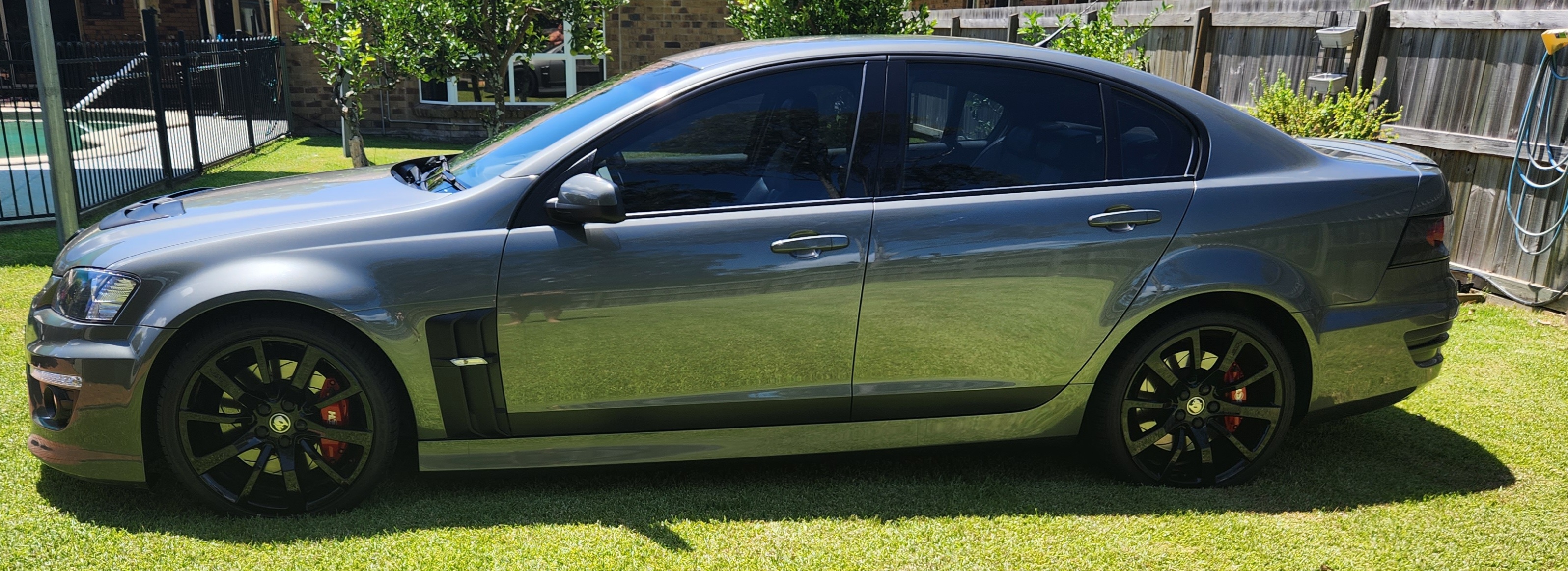 2011 HSV CLUBSPORT R8 BLACK EDITION