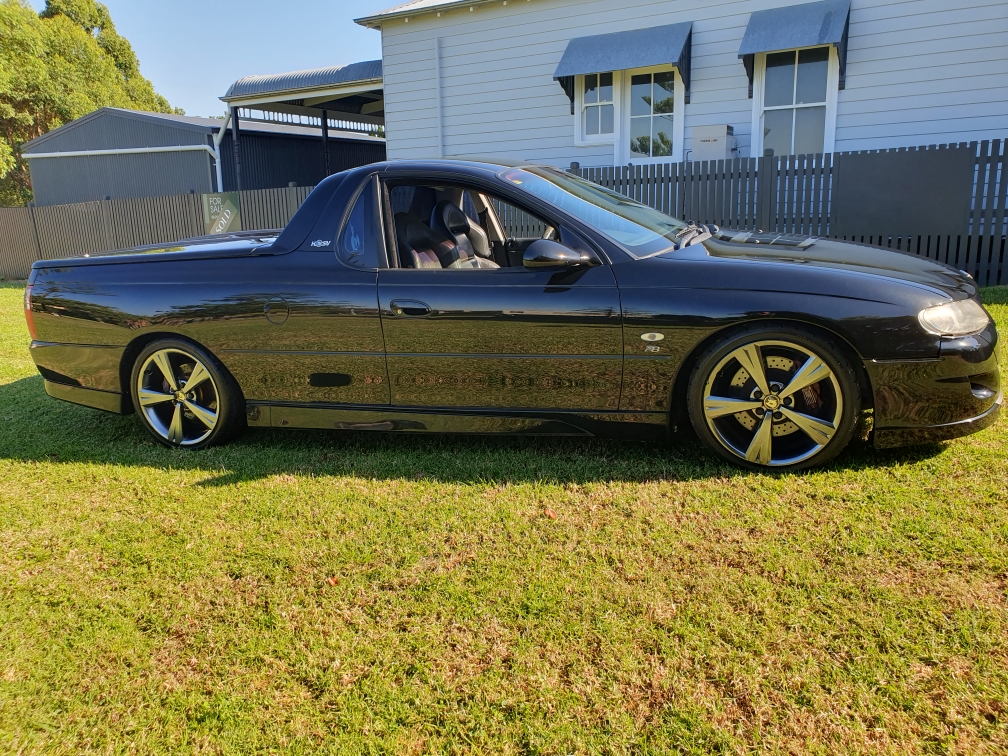 2001 HSV MALOO VUII R8 6 SP MANUAL UTILITY