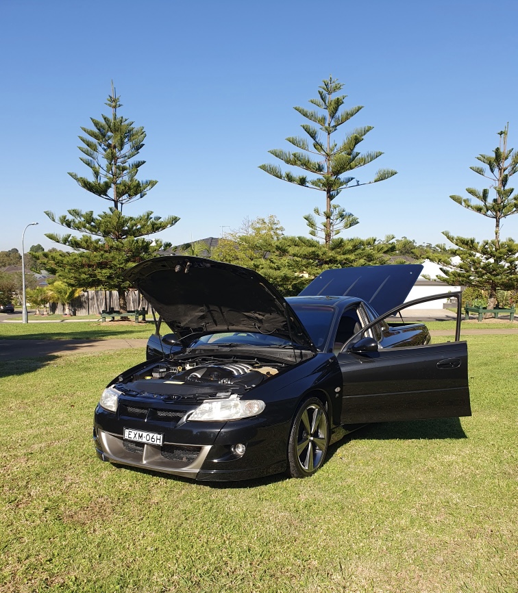 2001 HSV MALOO VUII R8 6 SP MANUAL UTILITY