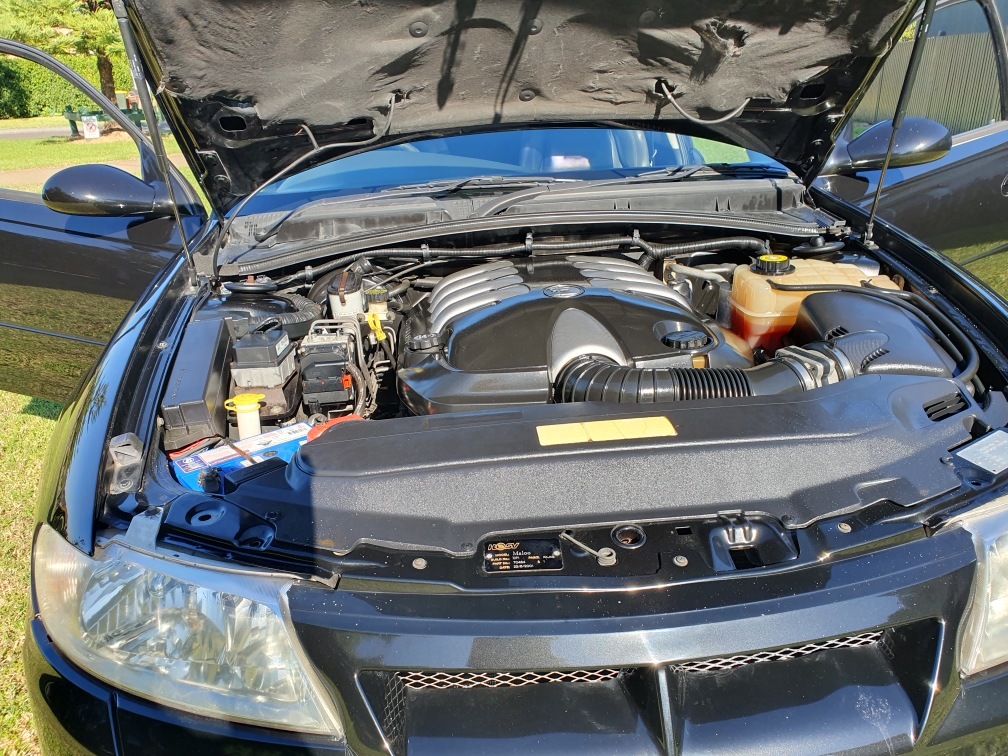 2001 HSV MALOO VUII R8 6 SP MANUAL UTILITY