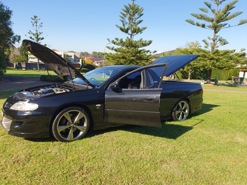 2001 HSV MALOO VUII R8 6 SP MANUAL UTILITY