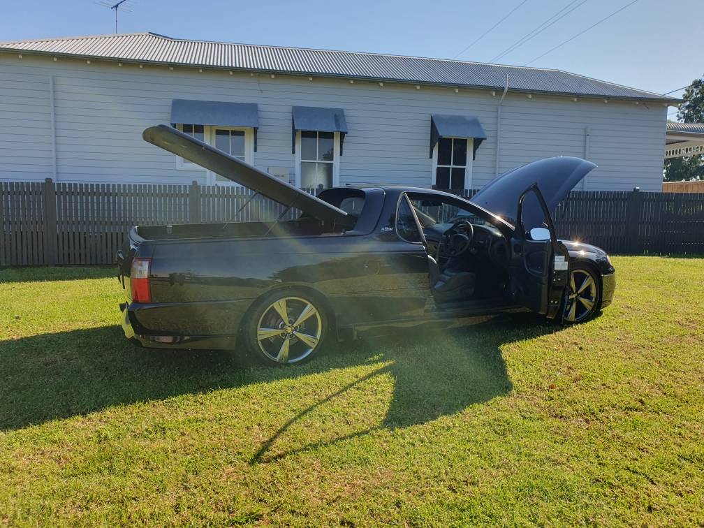 2001 HSV MALOO VUII R8 6 SP MANUAL UTILITY