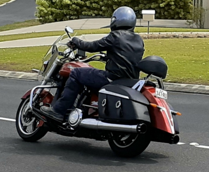 2012 VICTORY CROSS ROADS (HARD BAGGER) CRUISER