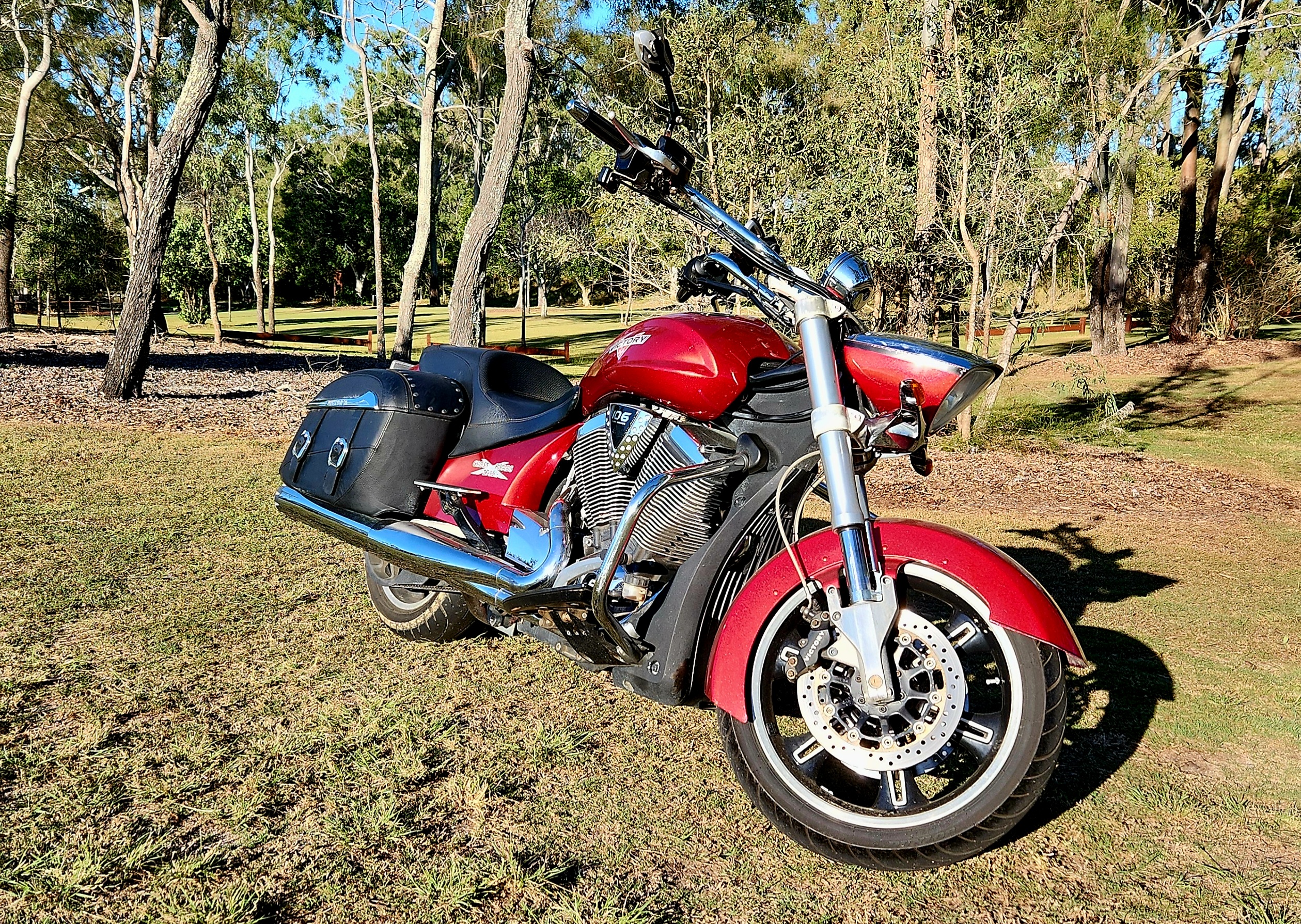 2012 VICTORY CROSS ROADS (HARD BAGGER) CRUISER
