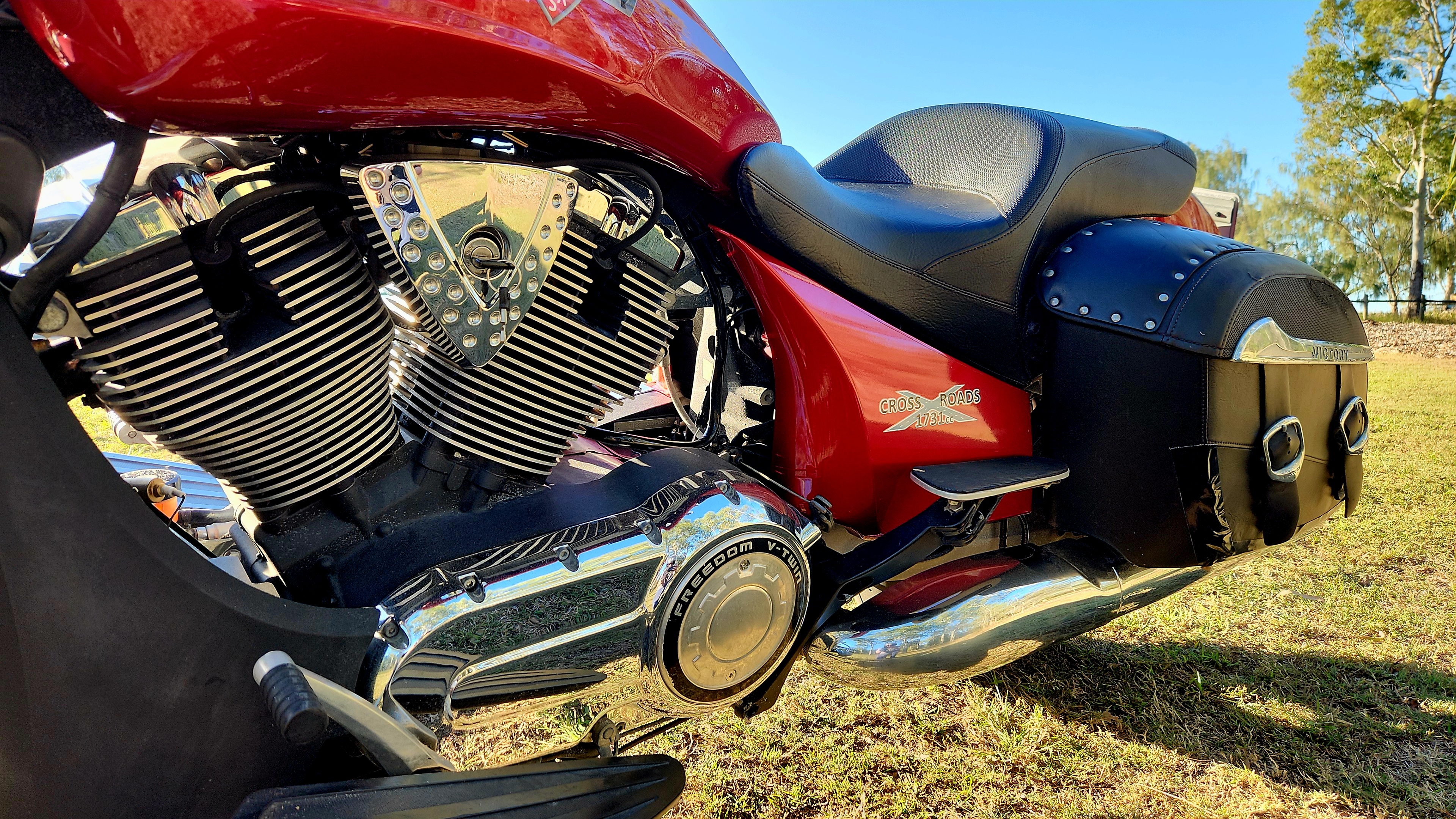 2012 VICTORY CROSS ROADS (HARD BAGGER) CRUISER