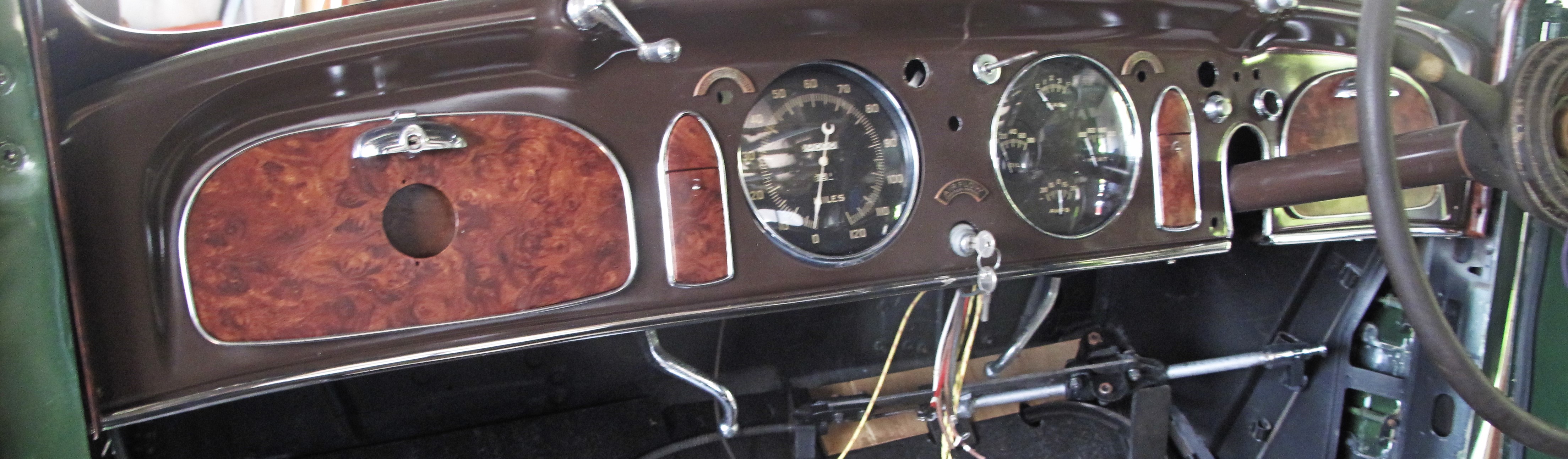 1934 CHYRSLER IMPERIAL AIRFLOW SEDAN