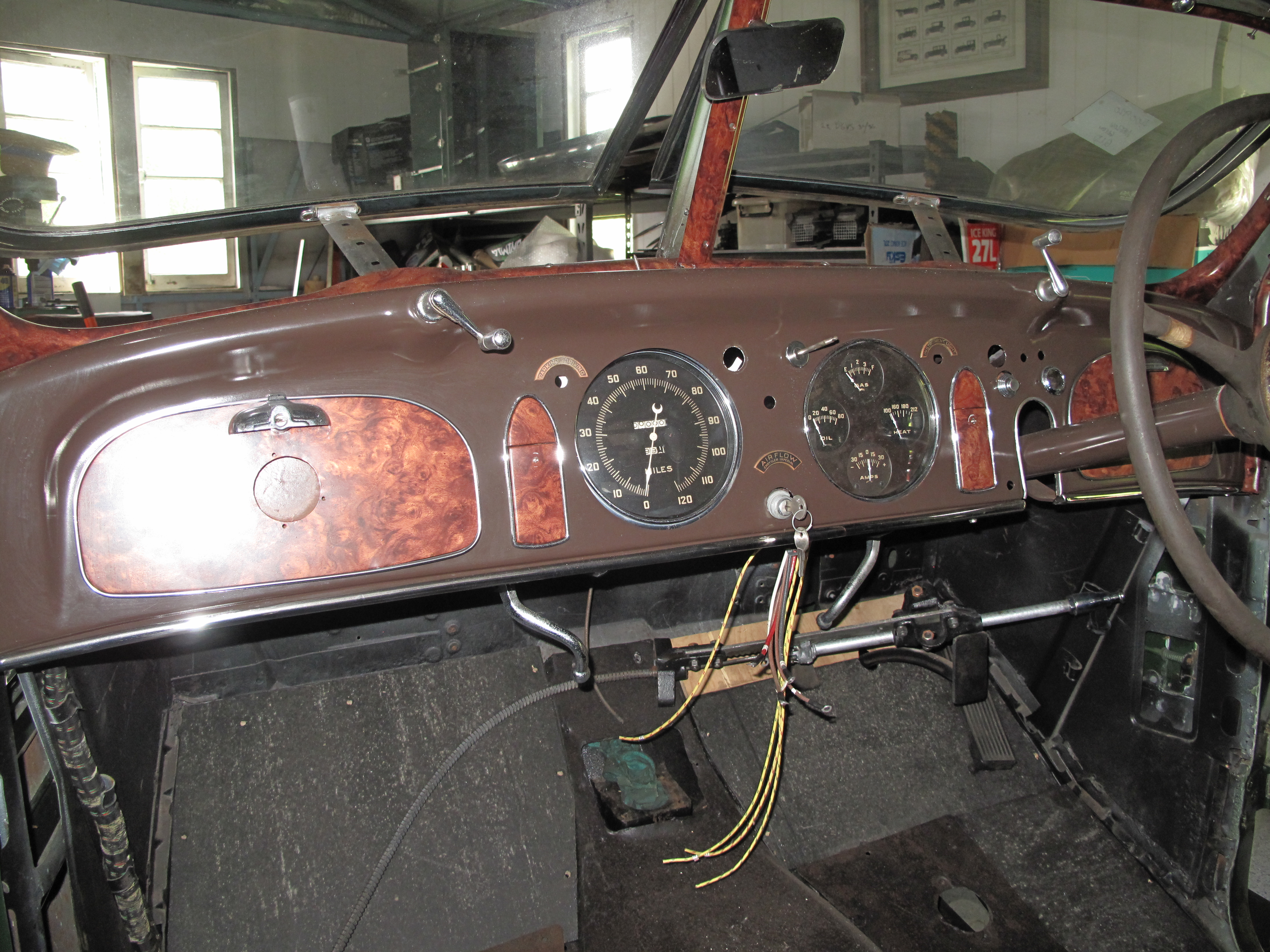 1934 CHYRSLER IMPERIAL AIRFLOW SEDAN