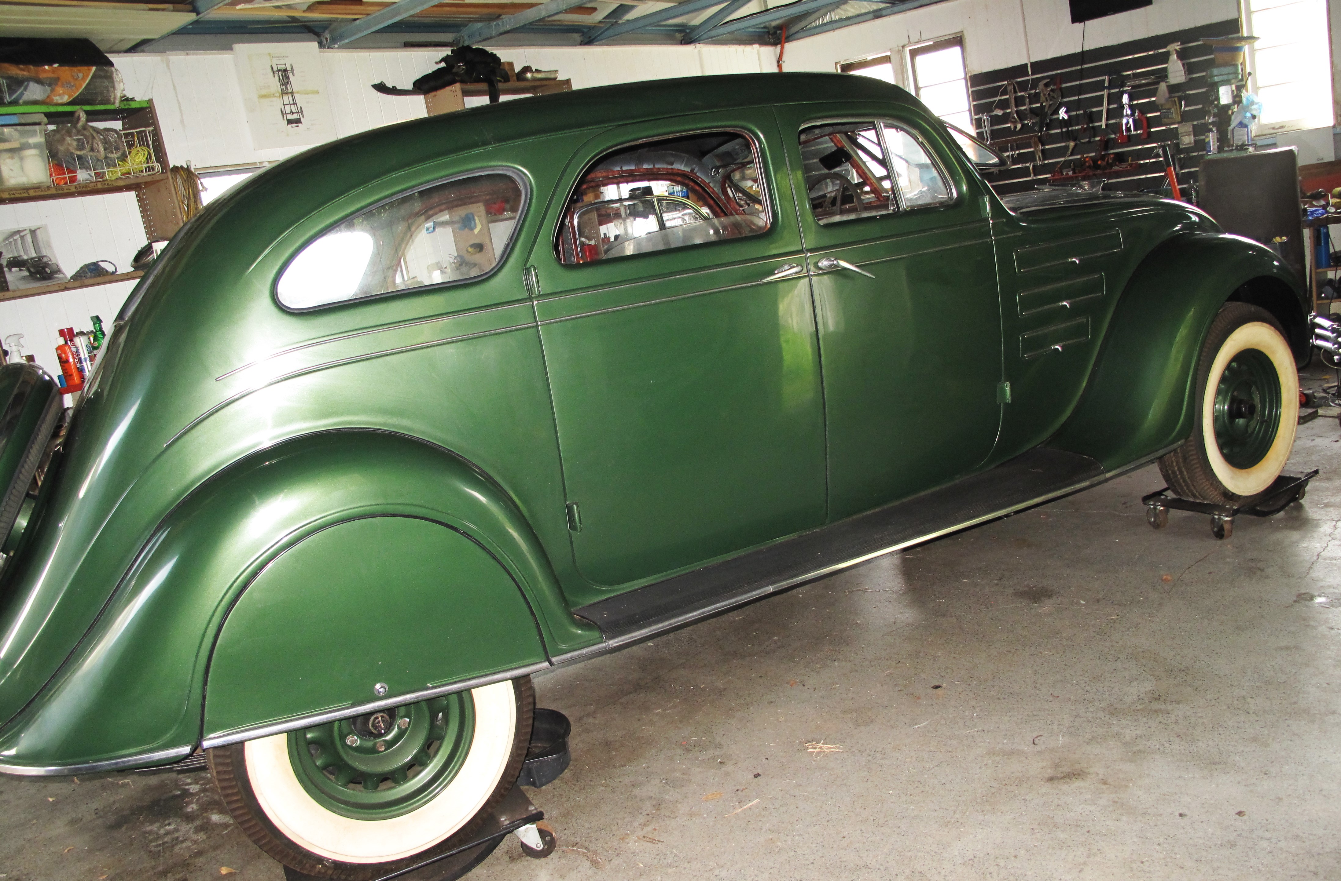 1934 CHYRSLER IMPERIAL AIRFLOW SEDAN