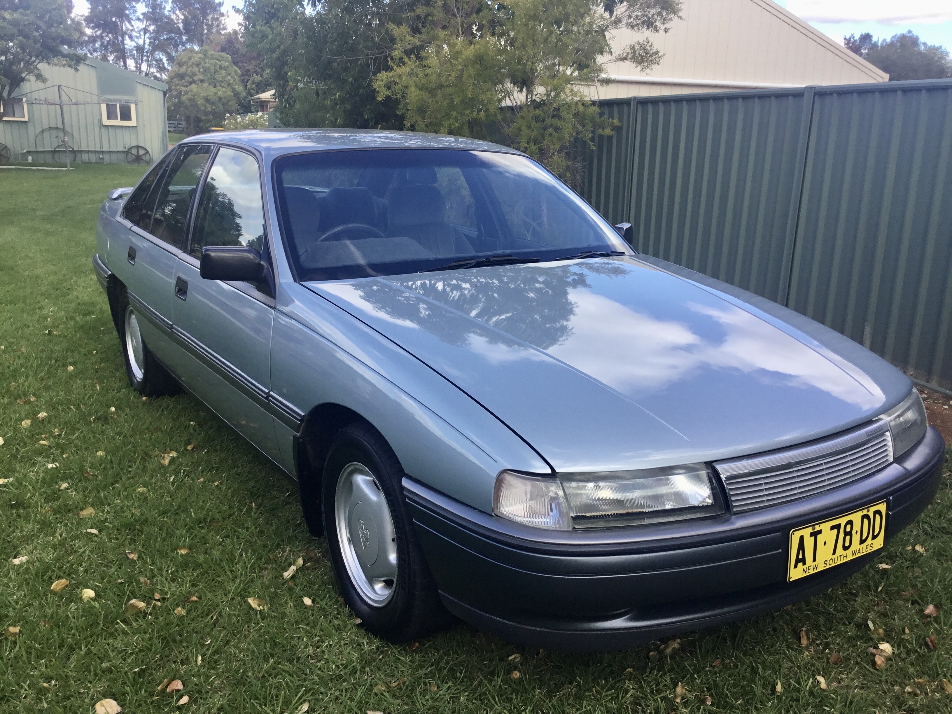 1988 HOLDEN CALAIS VN SEDAN 