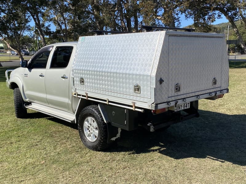 2010 TOYOTA HILUX SR5 4X4 DUAL CAB UTILITY 