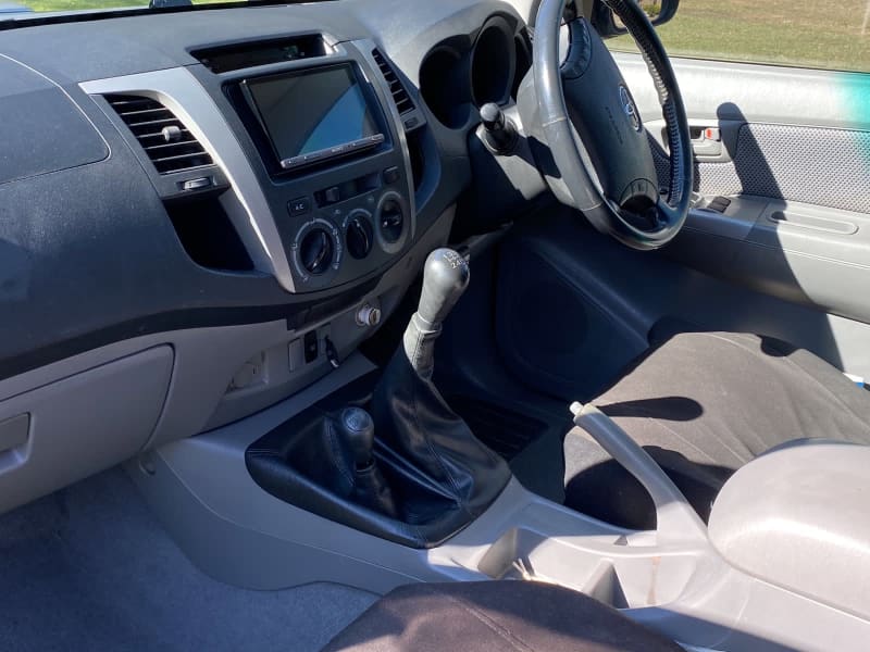 2010 TOYOTA HILUX SR5 4X4 DUAL CAB UTILITY 