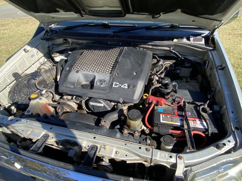 2010 TOYOTA HILUX SR5 4X4 DUAL CAB UTILITY 