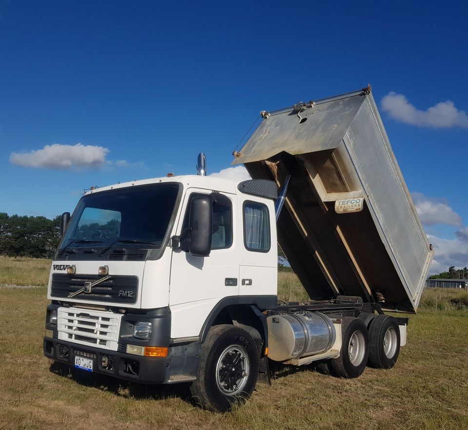 2000 VOLVO FM 12 TIPPER