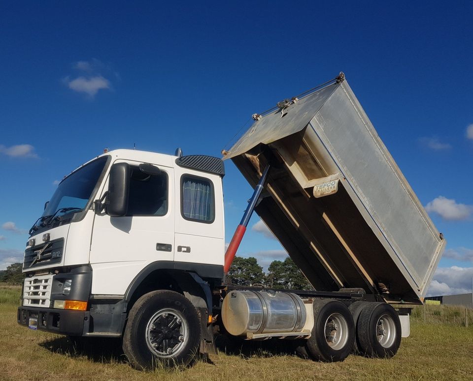 2000 VOLVO FM 12 TIPPER