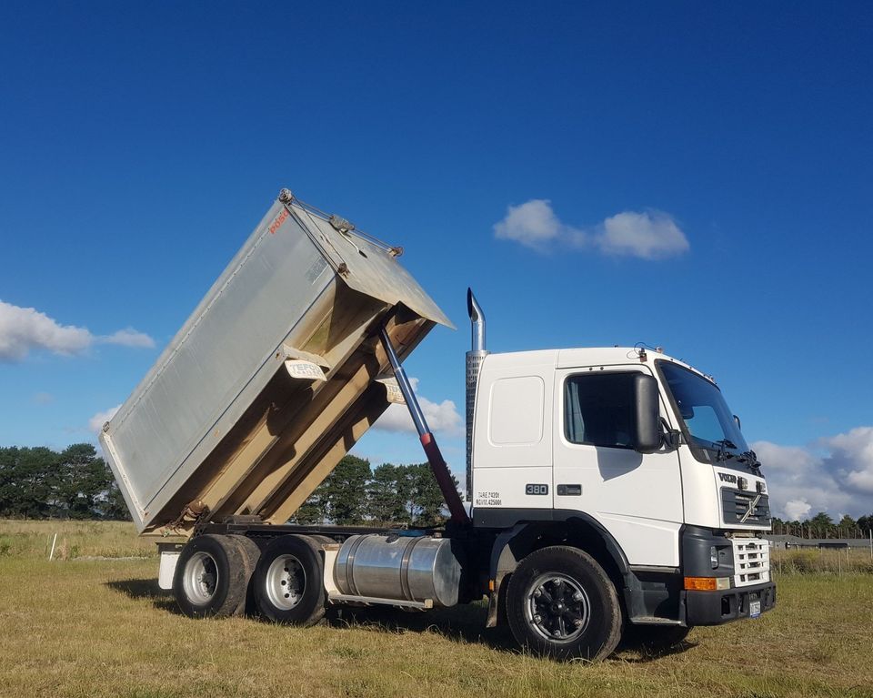 2000 VOLVO FM 12 TIPPER