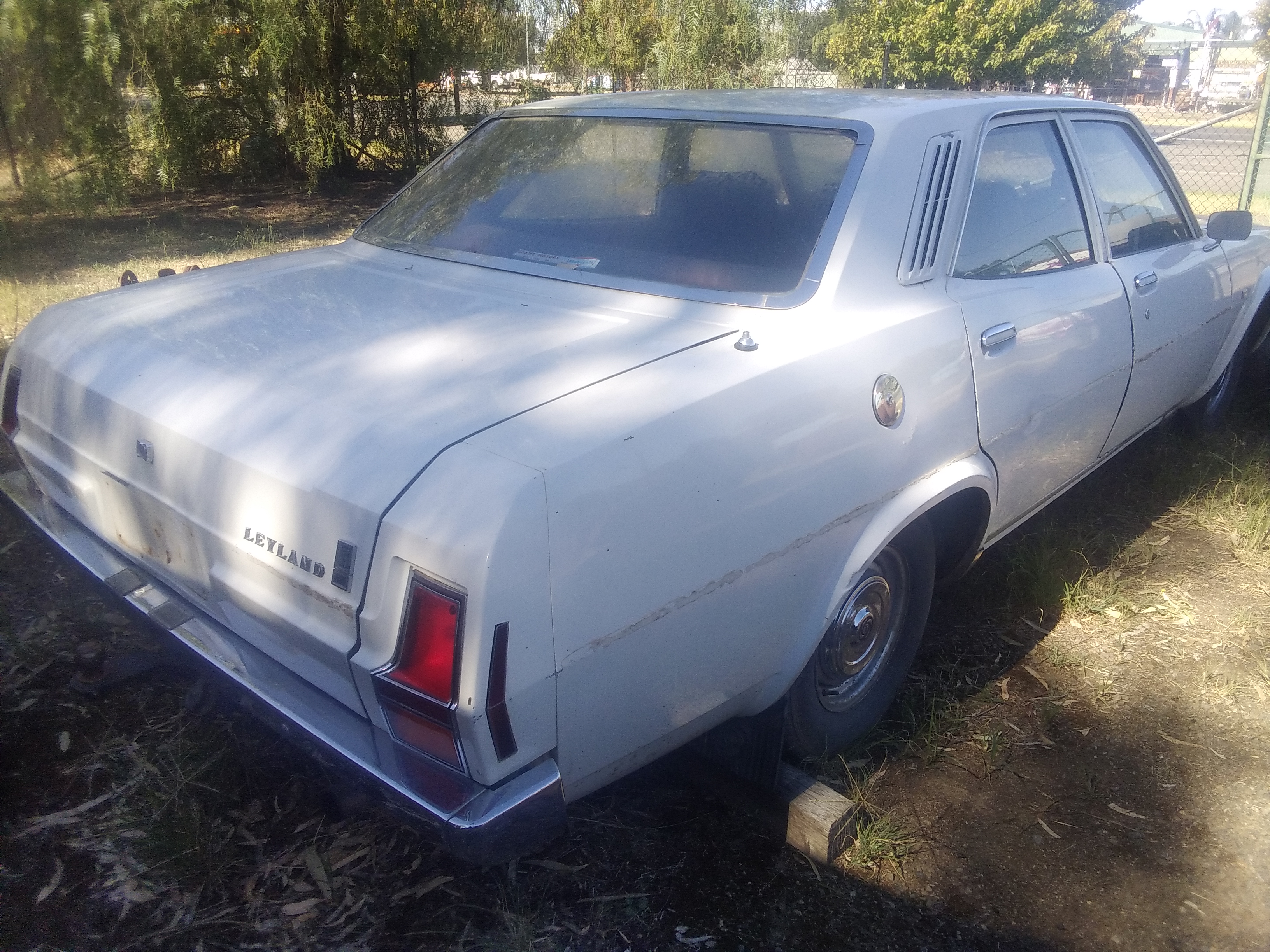 1973 LEYLAND P76 SEDAN