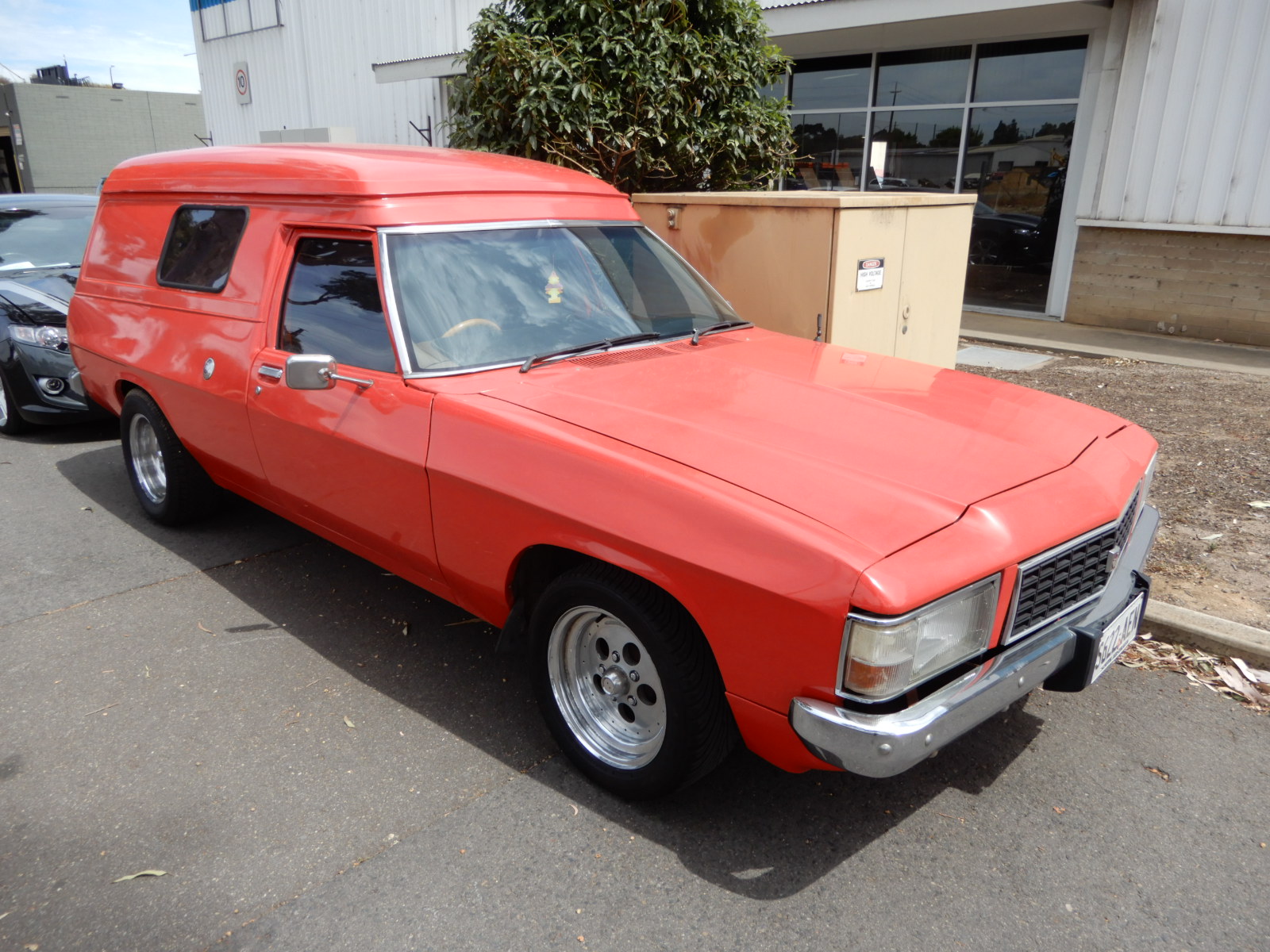 1981 HOLDEN WB V8 PANEL VAN