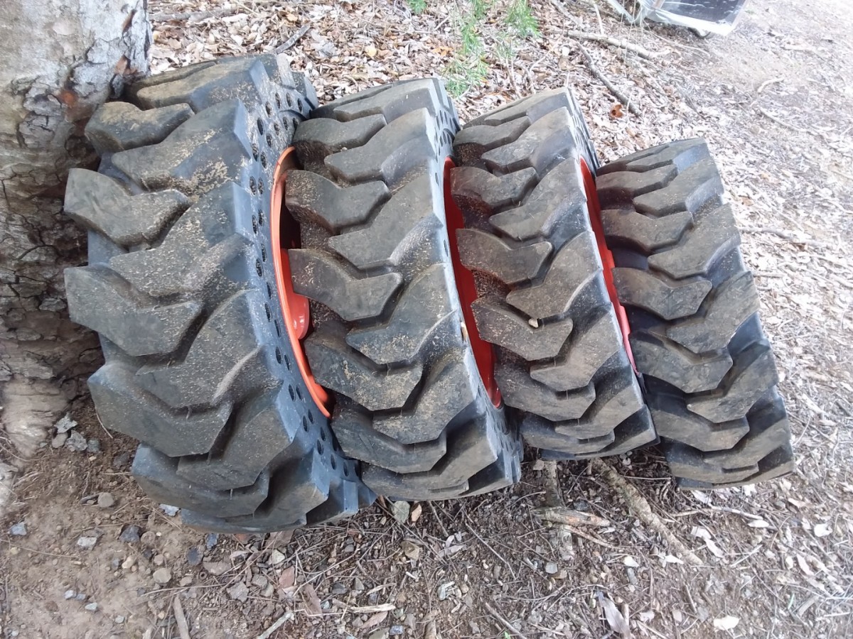 BOBCAT TYRES AND RIMS
