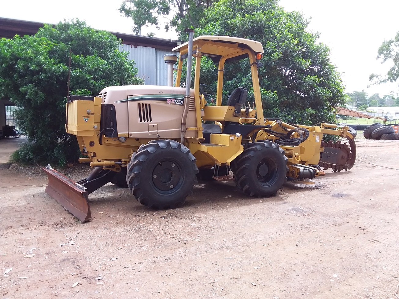 VERMEER 1250 TRENCHER