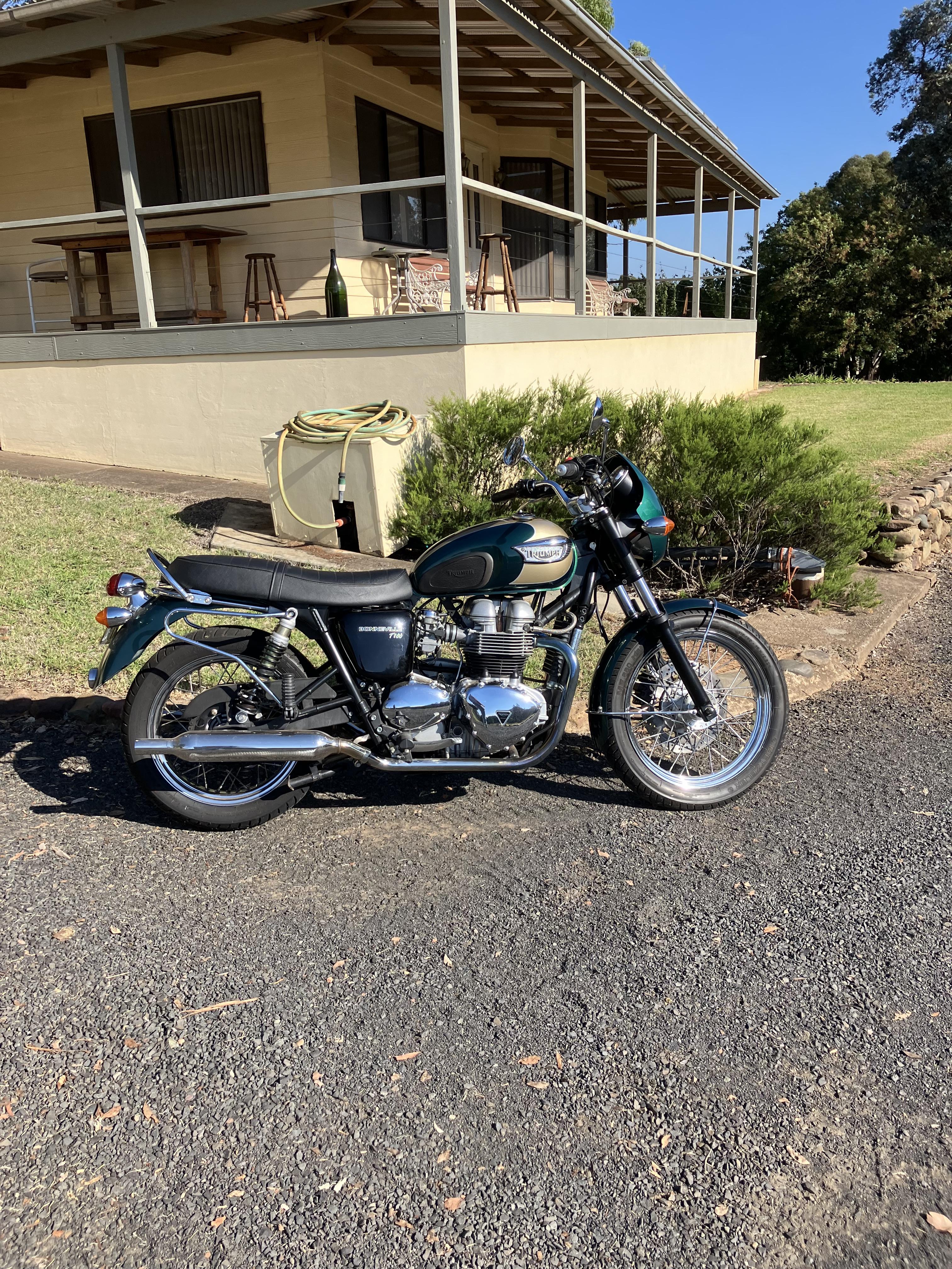 2004 TRIUMPH BONNEVILLE T100 ROAD