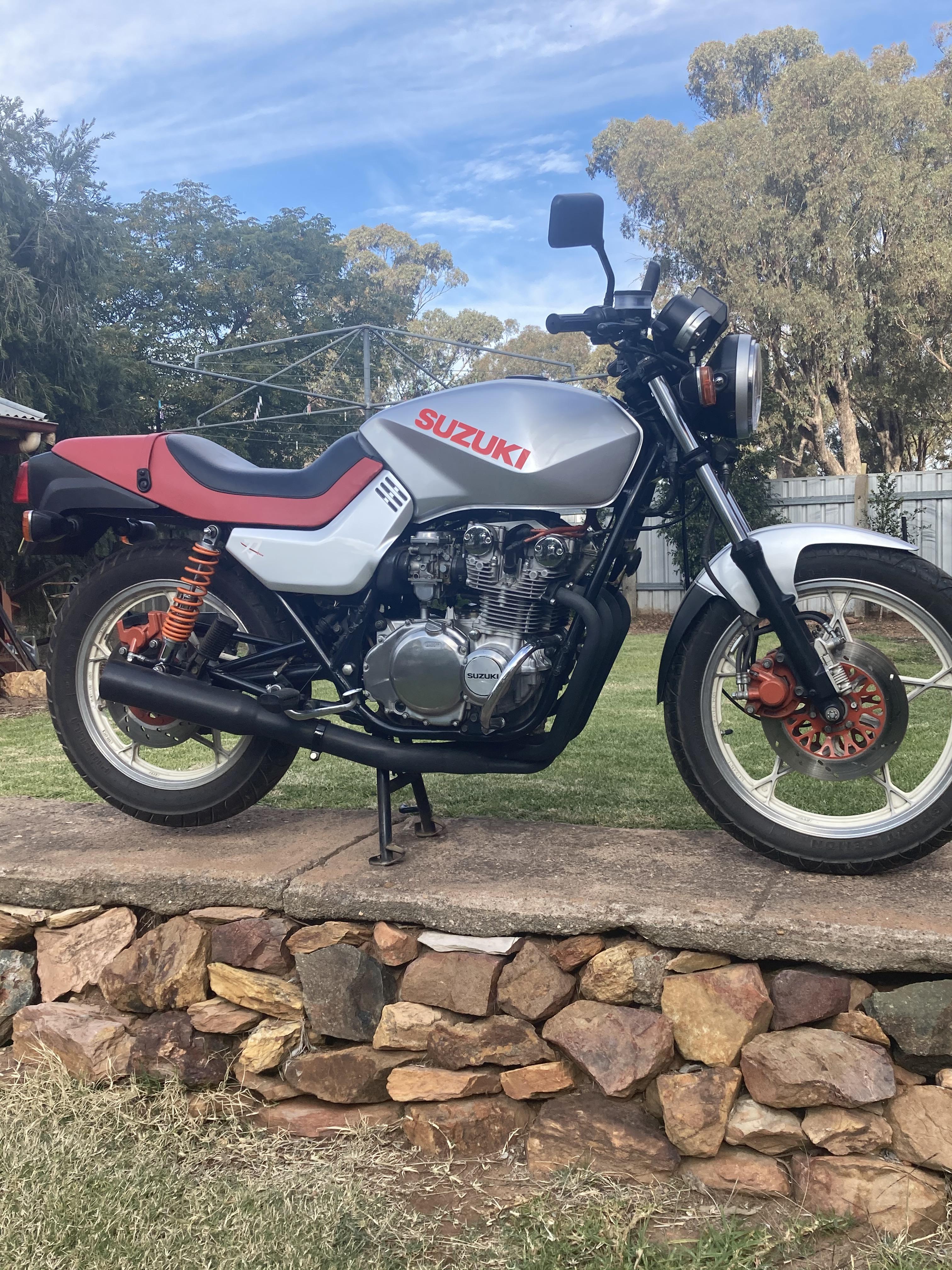 1982 SUZUKI GS550M KATANA ROAD 